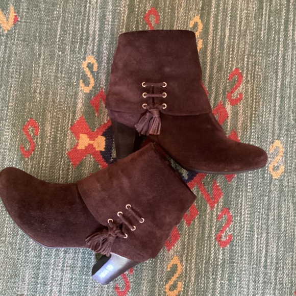 Van Eli Brown Suede Boots - Picture 7 of 11